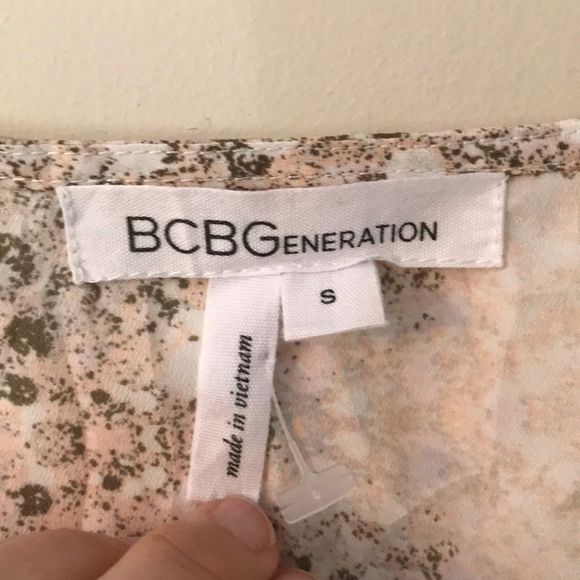 BCBGENERATION V-Neck Ruffled Hem Sleeveless Blosue - Picture 7 of 8